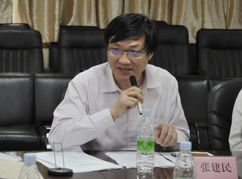 (专家组组长张建民教授宣布评估结论)